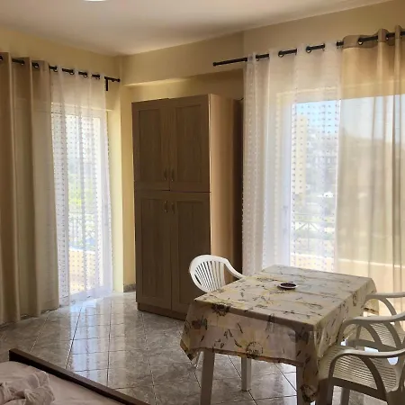 Veizi's Studio Appartamento Himare